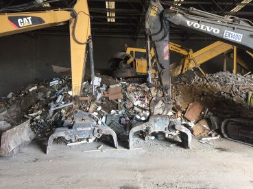 Rotating Sorting Grab Excavator TG25DGL Recycling